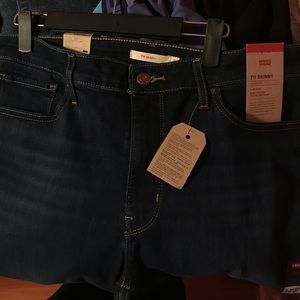 711 women brand new skinny jeans Levi